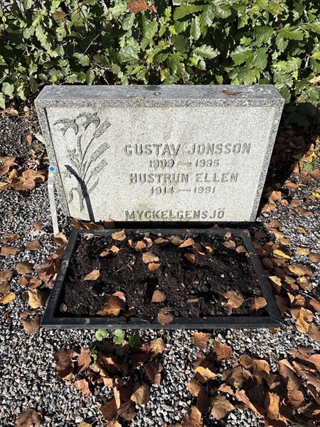 Grave number: 4 N NE    21
