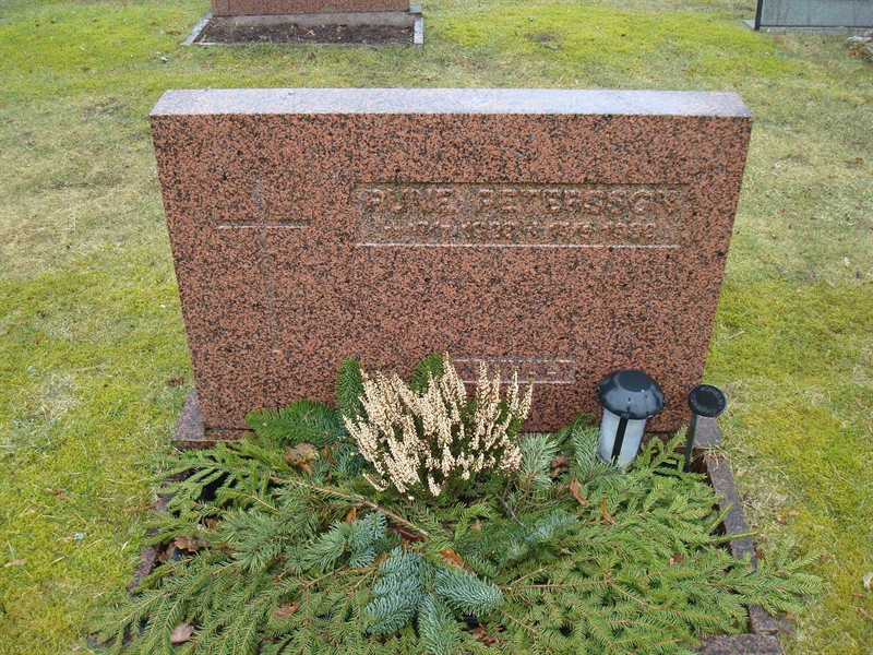 Grave number: BR D 345a-b
