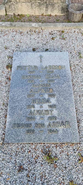 Grave number: LM 3 22  006