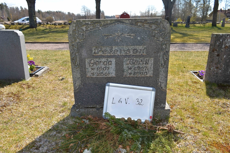 Grave number: LG V    32