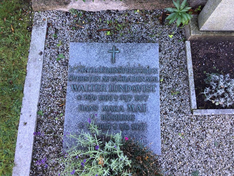 Grave number: LM 1 02  001