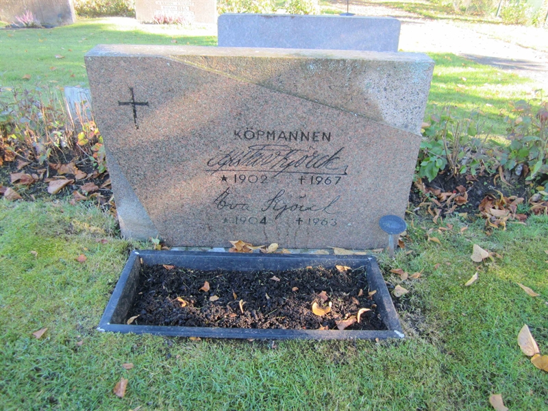 Grave number: 1 21     1-2