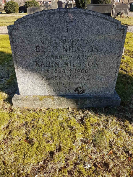 Grave number: RK R 1    26, 27, 28
