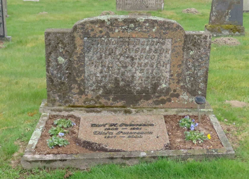 Grave number: 01 B   123, 124