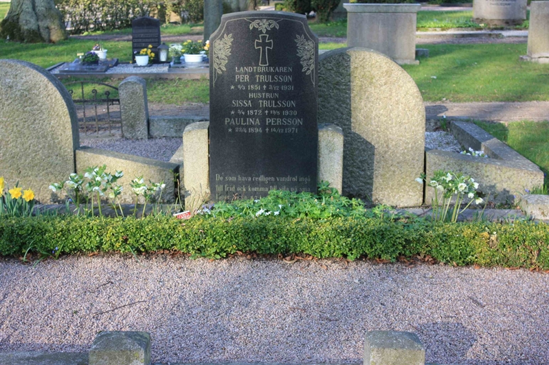 Grave number: Ö 07i   102, 103, 104