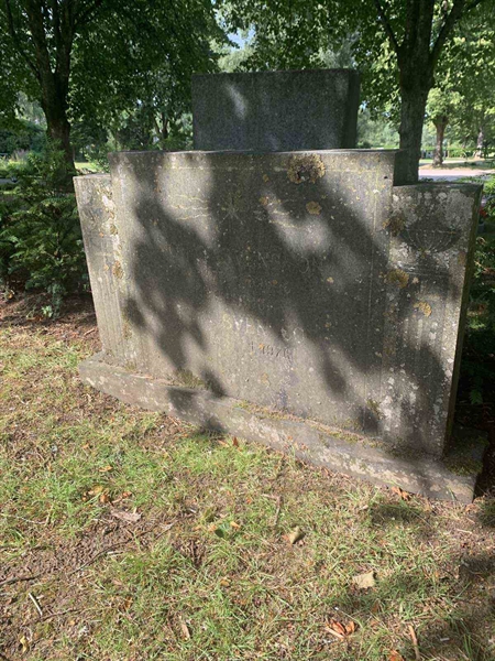 Grave number: NK E   168, 169