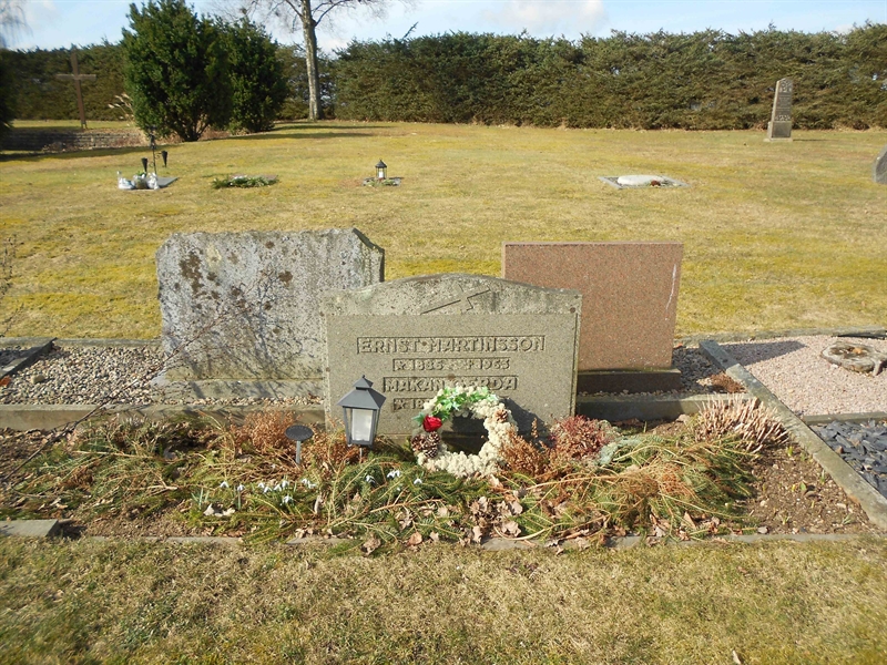 Grave number: V 25   112