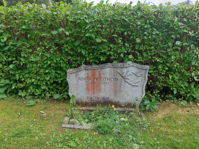 Grave number: FÖ 7    16, 17