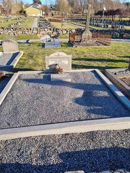 Grave number: TG 005 0761, 0762
