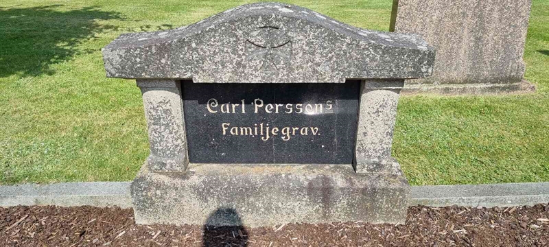 Grave number: LM 1 07  019