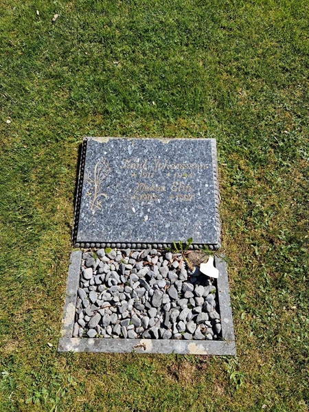 Grave number: 02 M   12
