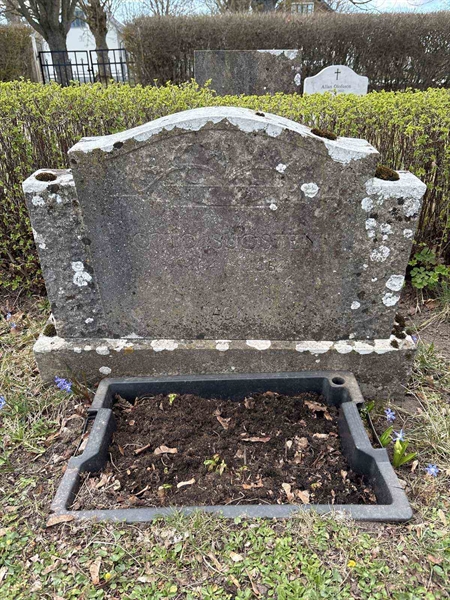 Gravnummer: LO    82