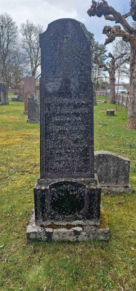 Grave number: F V B   112-114