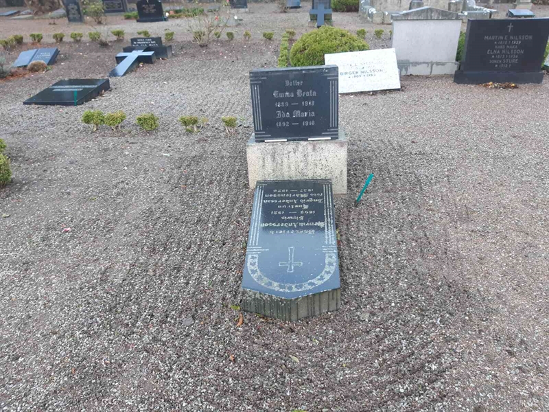 Grave number: SG U    15, 16, 17