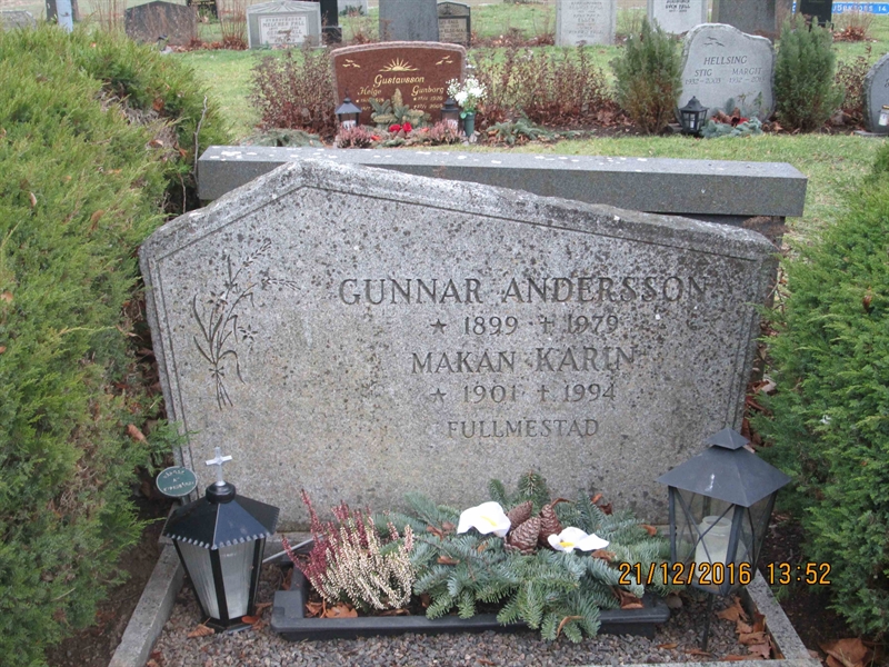 Grave number: HÄ B    77, 78
