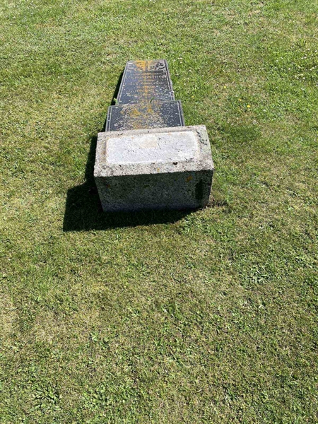 Grave number: EK D 2    40