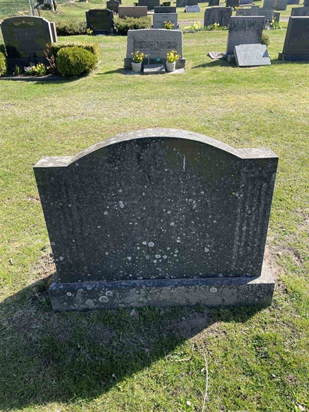 Grave number: L G G    17