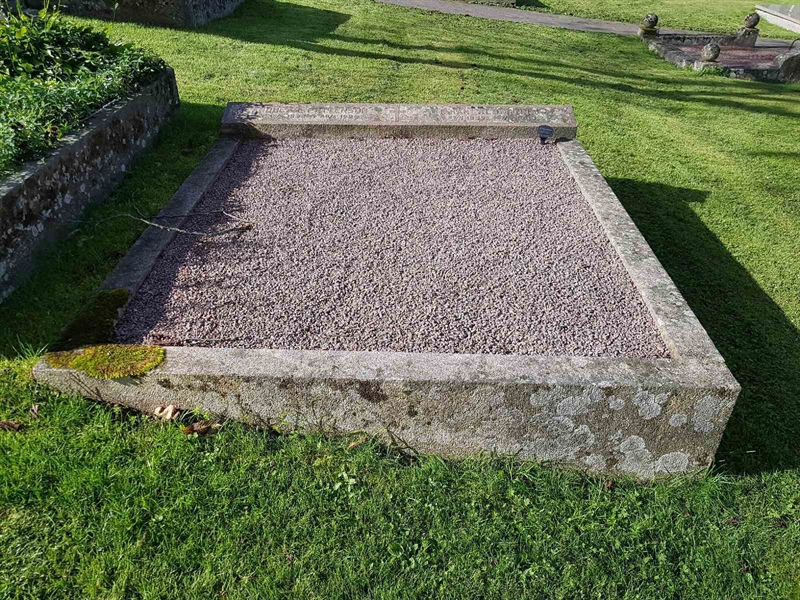 Grave number: 06 60831