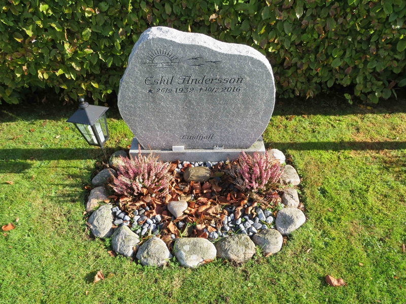 Grave number: 1 12   29