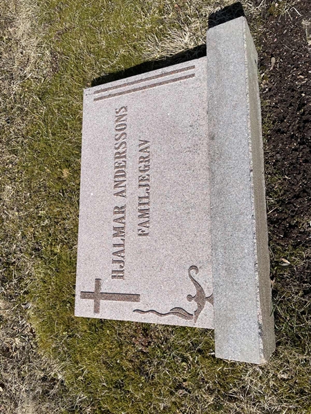 Grave number: KA B   511, 512