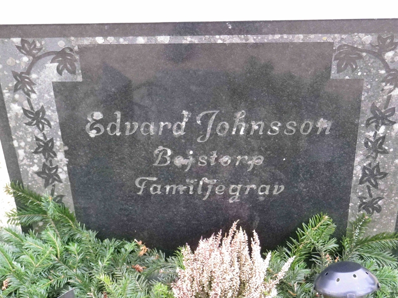 Grave number: VI J     9, 10