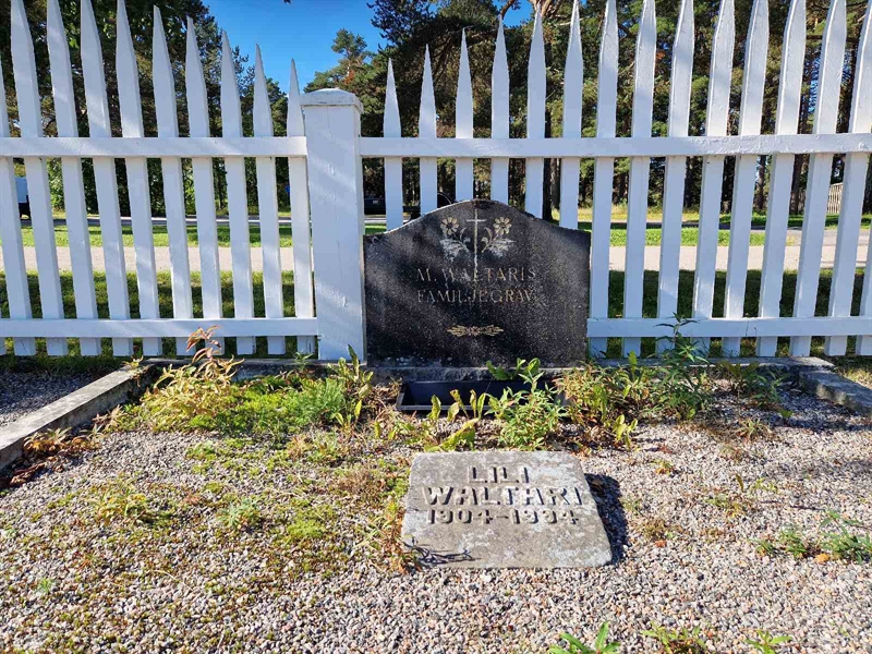 Grave number: 2 06   207