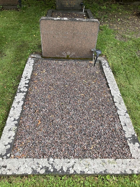 Grave number: 1 02    99