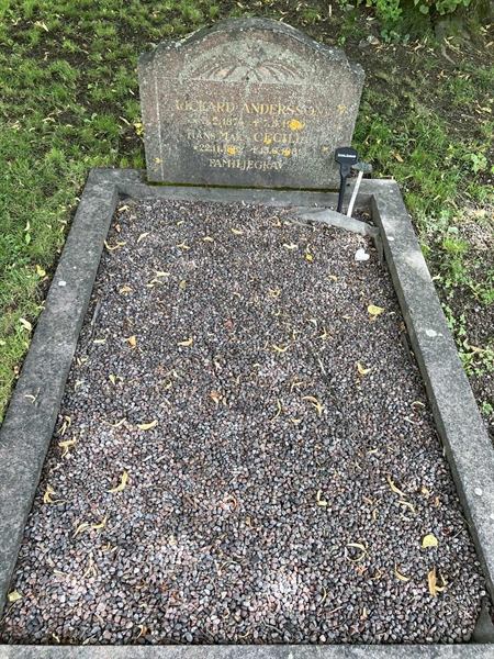 Grave number: 1 02   113