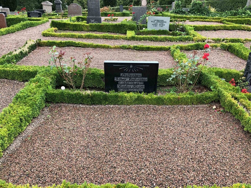 Grave number: Kå 31     2, 3