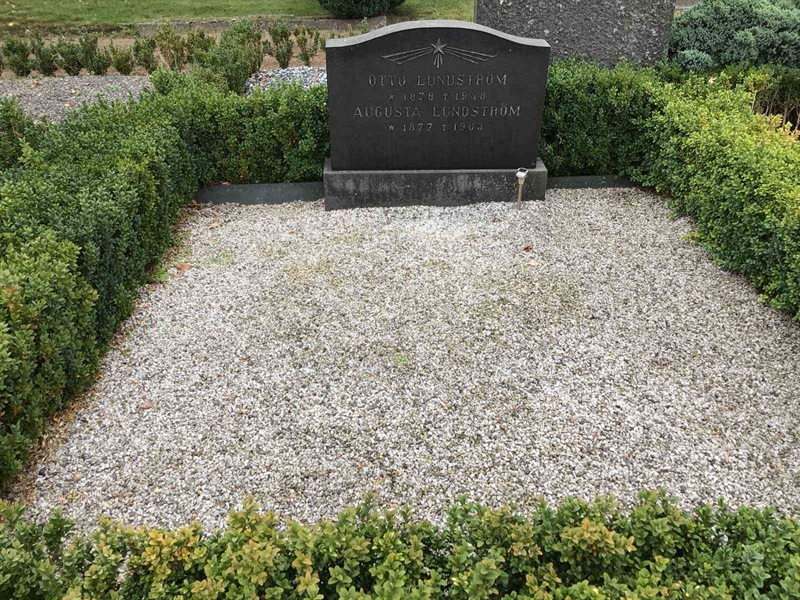 Grave number: 20 F   194-195