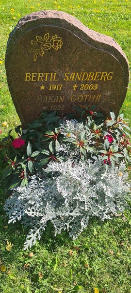Grave number: M C   51, 52