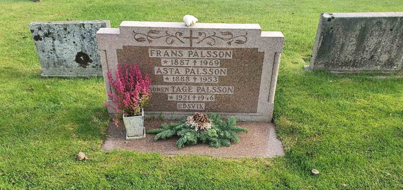 Grave number: GM 005  2309, 2310, 2311