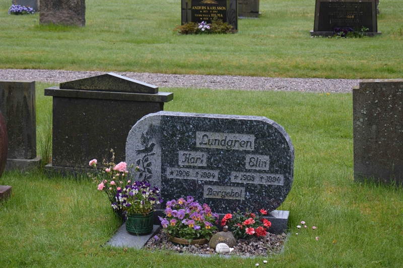 Grave number: SRN 4    77