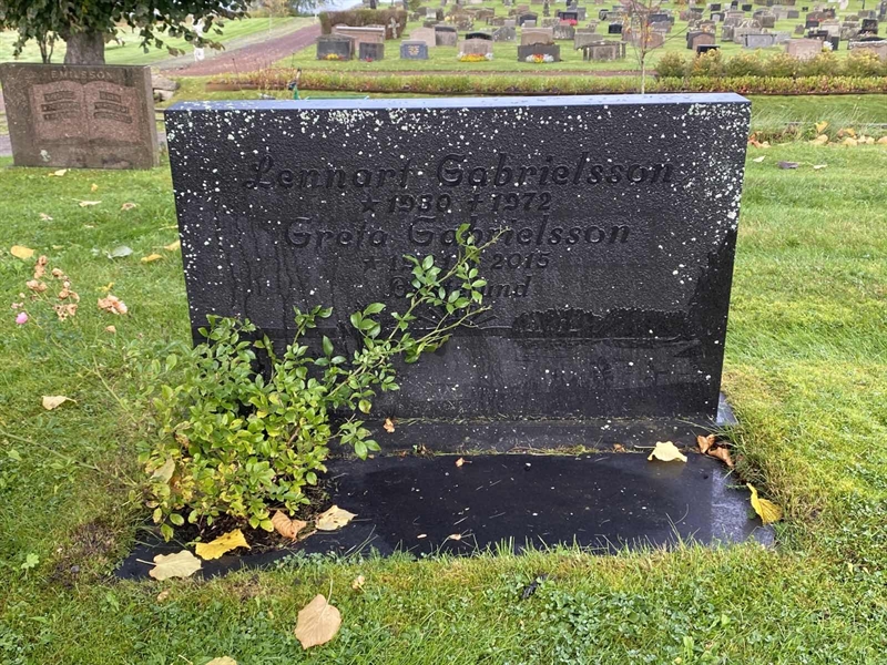 Grave number: 4 Öv 17    39-40