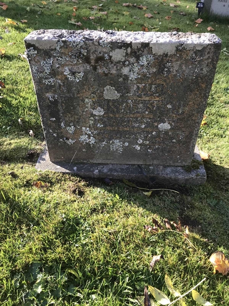 Grave number: 215 A   140-141