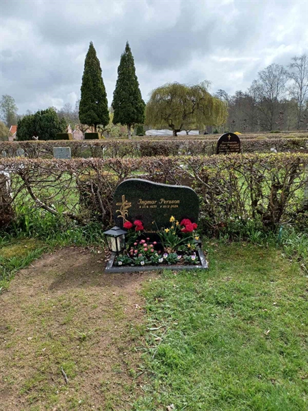 Grave number: OS M 123, 124