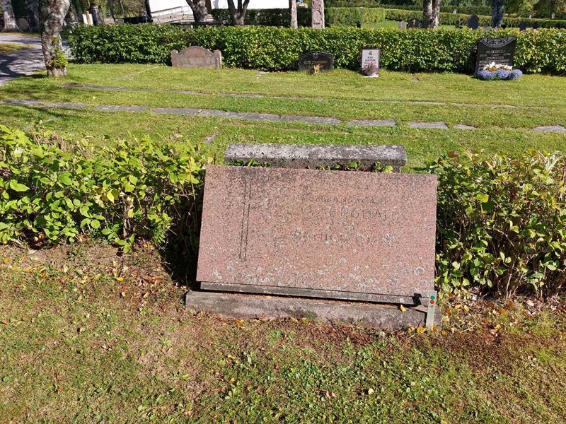 Grave number: K D    39