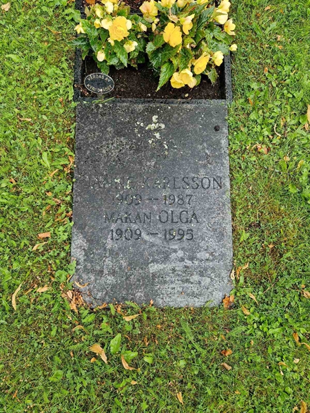 Grave number: 1 GL.4   136