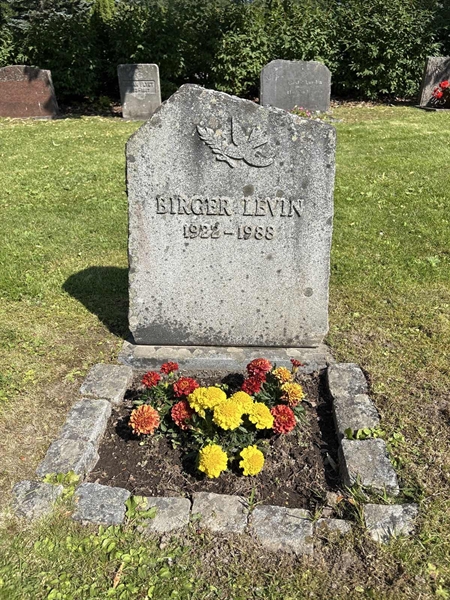Grave number: 1 B1   110