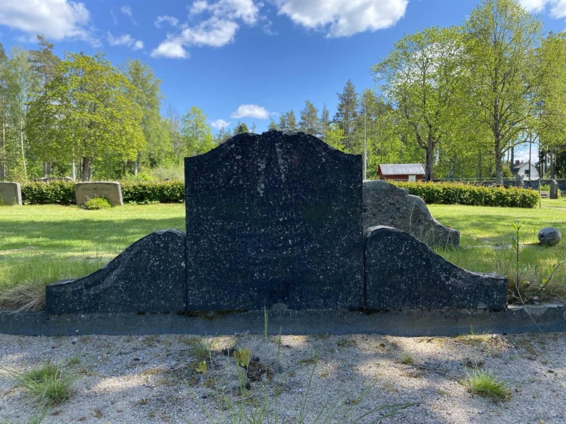 Grave number: 1 04 329, 330, 331