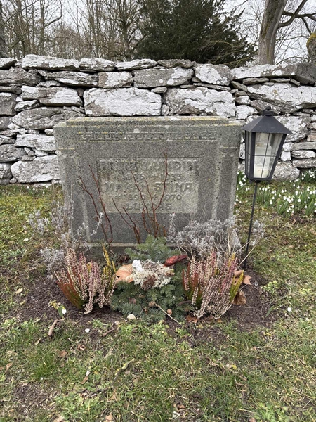 Grave number: G E 13