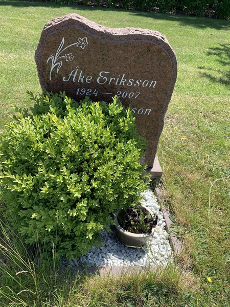 Grave number: R 07    94