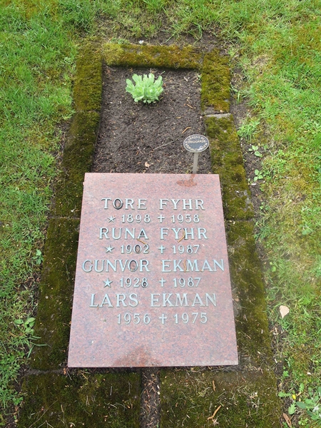 Grave number: HÖB N.UR     1