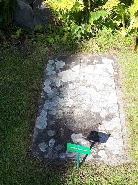 Grave number: NK F G    12