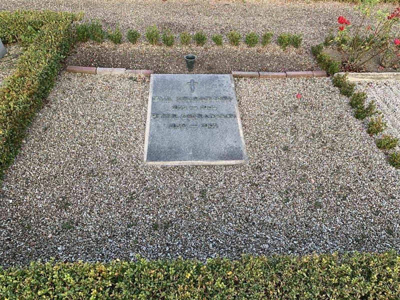 Grave number: NK D 31-32
