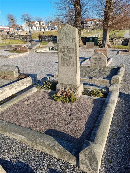 Grave number: TG 005 0713, 0714