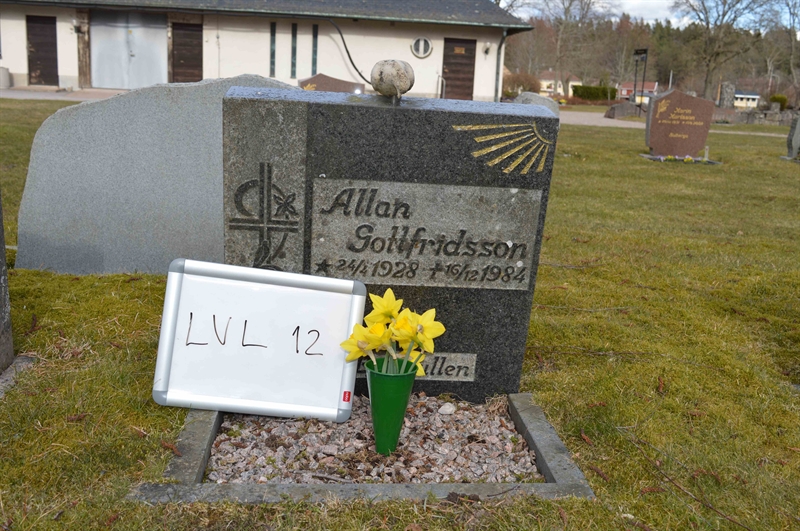Grave number: LV L    12