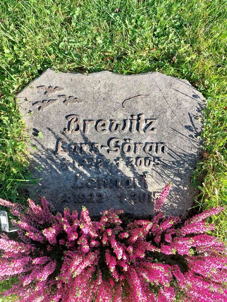 Hautatunnus: 1 L   054