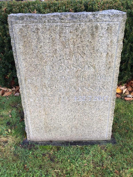 Grave number: LM 4 500   31, 32