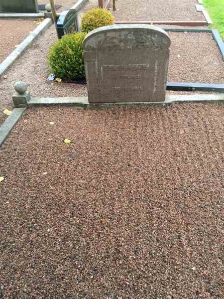 Grave number: TÖ 5   290